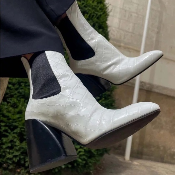 Chloe White Wave Leather Chunky Heeled Booties size 39 - Picture 1 of 14